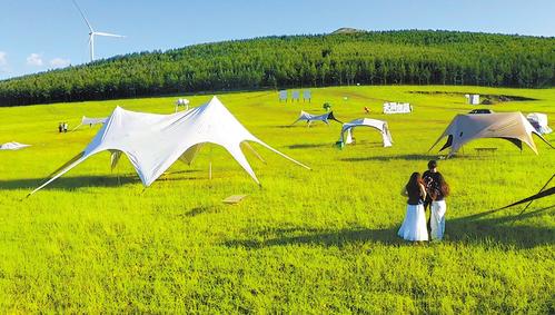 配资公司网 潮玩，让草原天路满是“年轻范儿”